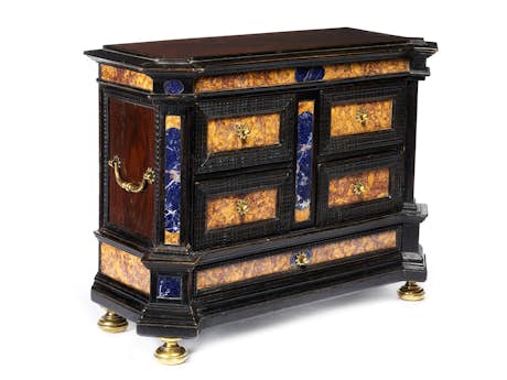 Miniatur-Kabinettschränkchen des 17. Jahrhunderts